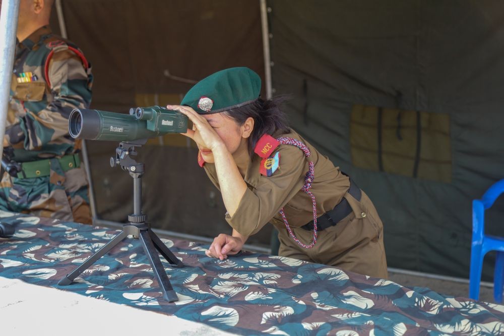 An NCC cadet peers through a binocular during the 28 AR’s equipment display at Parade Ground, Tuensang on November 7. (Morung Photo)